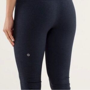 Lululemon • In the Flow Crop • Seamless • Charcoal Gray